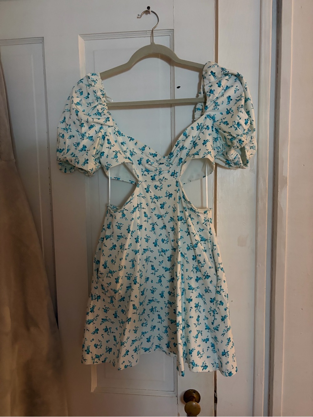 Zara Mini Dress white with blue Floral Print and Puff Sleeves